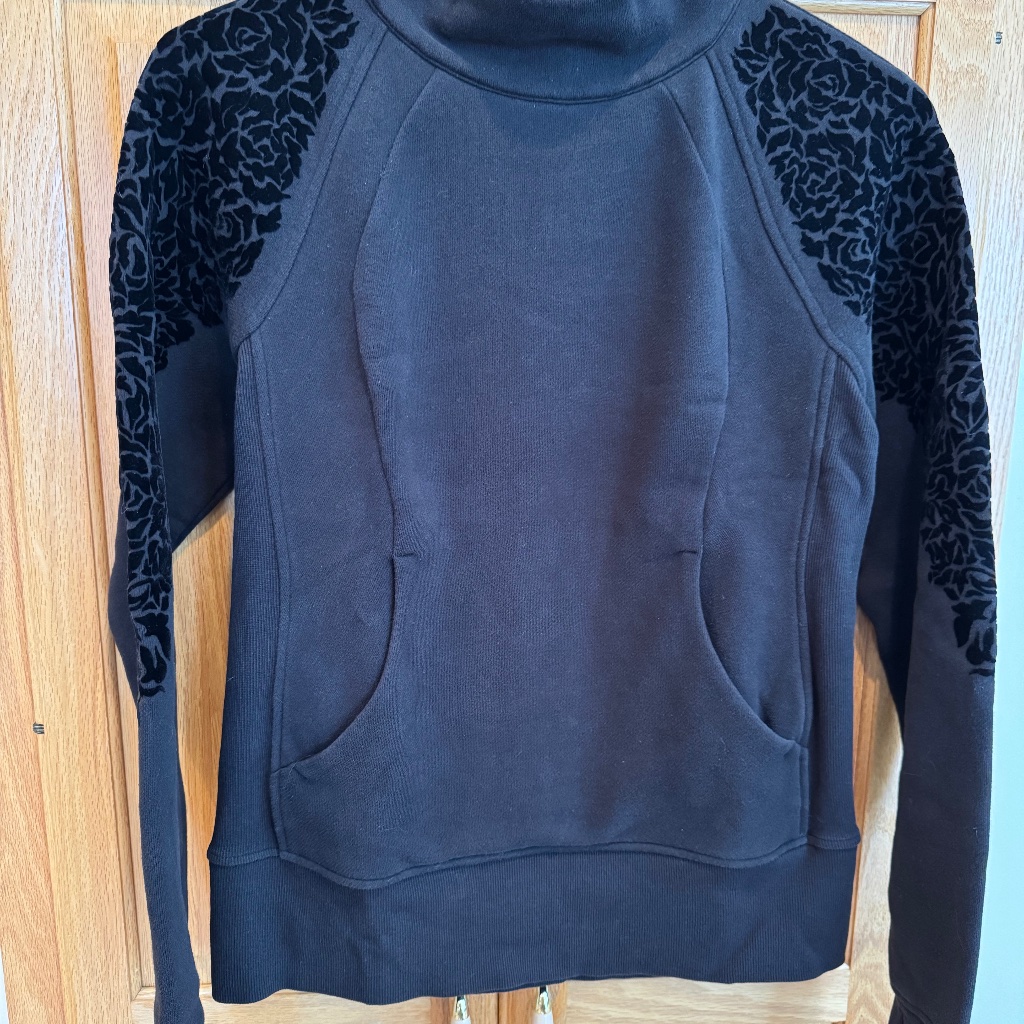 Lululemon Floral Flock Pullover In Black Size 6